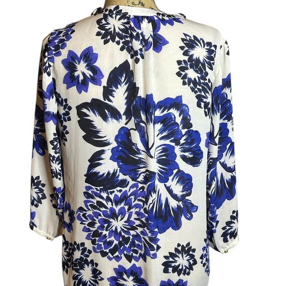 Blue Floral 3/4 Sleeve Blouse with Graphic Design - Picture 4 of 4